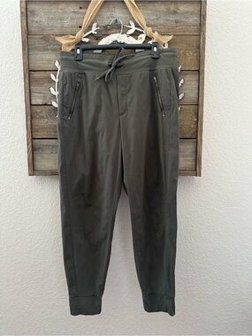 Athleta Trekkie North olive green jogger track pants ladies size 12